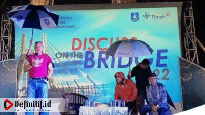 Meskipun Diguyur Hujan Deras, Pj Gubernur Babel dan Dirut PT Timah Tbk tetap Mengisi Acara Discuss On The Bridge 2022