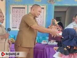 Motabi Kambungu di Atinggola, Bappeda Gorut Salurkan PMT kepada Ibu dan Bayi