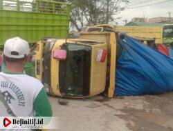 Akibat Timbunan Jalan Tak Rata, Truck Muatan Beras Alami Kecelakaan