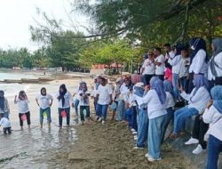Pererat Kebersamaan, Sekretariat DPRD Gorontalo Utara Gelar Family Gathering di Pantai Monano