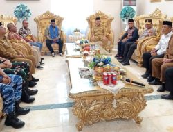 Wakil Ketua DPRD Gorontalo Sambut Menteri HAM RI Secara Adat