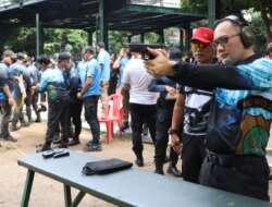 Kapolres Metro Jakarta Barat Ikut Pertandingan Menembak Shoot Off 15 Meter