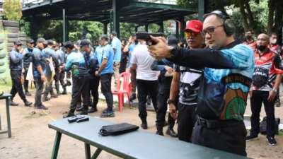 Kapolres Metro Jakarta Barat Ikut Pertandingan Menembak Shoot Off 15 Meter