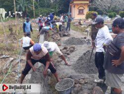 Hebat, Desa Ini Lakukan Kegiatan Gotong Royong Membangun Jalan