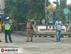 Demo Aparat Desa di Lampung Timur. Tak Puas Berorasi di Kantor Bupati, Massa Lanjut Datangi Gedung DPRD