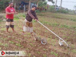 Wow Keren! Untuk Mempermudah Petani Komoditas Kacang Tanah, Petani Desa Bontonyeleng Rakit Traktor Mini Manual