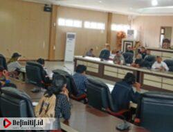 Bahas soal Beasiswa, Waka DPRD Gorut Roni Imran Audiensi dengan Mahasiswa