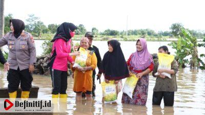Bhayangkari Cabang Lamsel Laksanakan Kegiatan Bhayangkari Peduli Korban Banjir