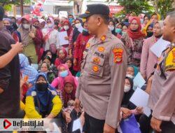 Iptu Mustolih Turun Langsung Pantau Pembagian Bantuan di Kantor Pos