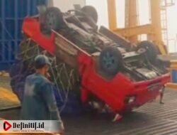 Mobil L 300 Hendak Menyebrang ke Pulau Jawa Terbalik di Dermaga Excekutif Pelabuan Bakauheni
