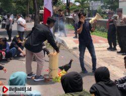 Meminta Nafiul Huda Segera Ditahan, LDKS PIJAR Gelar Teatrikal Sembelih Ayam