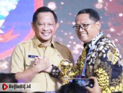 Dihadiri Wapres Ma’ruf Amin, Bupati Thariq Terima Penghargaan UHC Pemkab Gorut di Jakarta