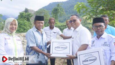 Di Tengah Kesibukan Safari Ramadhan, Bupati Thariq Kunjungi Korban Banjir di Sumalata