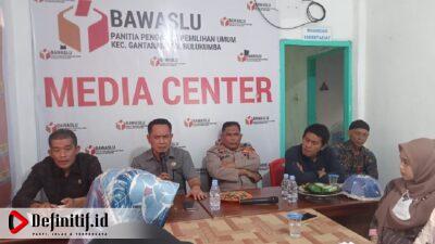 Gelar Rapat Fasilitasi dan Pembinaan Aparatur Pengawas Pemilu, Panwaslu Gantarang Hadirkan Ketua Bawaslu Bulukumba serta Kapolsek Gantarang