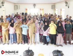 Thariq Modanggu Serahkan Bantuan Pangan kepada Masyarakat di Kecamatan Monano