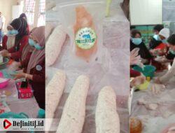 Mahasiswa KKN Tematik UNG Latih Kelompok Perempuan di Pohuwato Olah Kerupuk Ikan