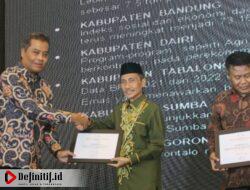 Nelson Pomalingo Terima Penghargaan Kepala Daerah Kategori Pendorong Ekonomi Kerakyatan dari Majalah Tempo