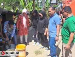Dampak Kemarau Mulai Terasa, Bupati Nelson Turun Distribusikan Air Bersih di Desa Bakti