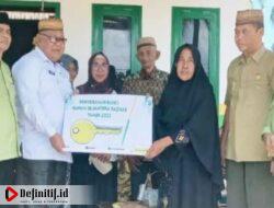 Asisten I Gorut Serahkan Kunci Rumah Sejahtera Baznas untuk Mengatasi Kemiskinan Ekstrim