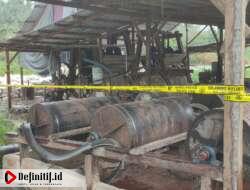 Polda Gorontalo Police Line Belasan Tromol dan Tong Tambang Emas di Suka Damai