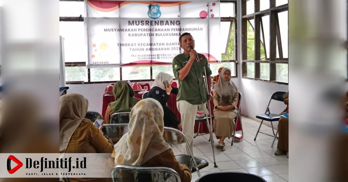 Suherman, kader PPDI Bulukumba suarakan hak-hak penyandang disabilitas pada forum pra musrenbang tingkat kecamatan.