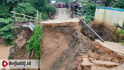 500 KK Terisolir Pasca Ambruknya Jembatan Pulubala