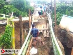 Pemdes Pulubala dan Masyarakat Buat Akses Darurat di Lokasi Jembatan Ambruk