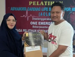 Peserta Terbaik Pelatihan ACLS di RSUD dr. Hi Zainal Umar Sidiki Terima Apresiasi