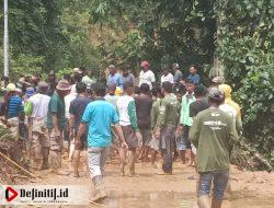 Akses Jalan Desa Dulamayo Barat Tertimbun Longsor, Transportasi Lumpuh Total