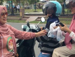 DWP Bone Bolango Tebar Kepedulian Lewat Aksi Berbagi Takjil dan Paket Sembako