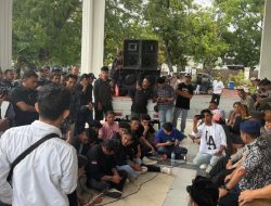 Massa Penambang Geruduk Rumah Dinas, Tuntut Pertanggungjawaban Gubernur