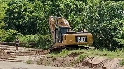Pemerintah Dinilai Abai, Warga Totopo Terpaksa Tangani Sungai Mandiri