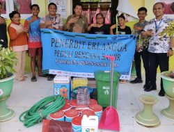 Peduli Pendidikan Pascabencana, Pemda Gorut, PSSI, dan Penerbit Buku Erlangga Salurkan Bantuan ke Sekolah Terdampak Banjir